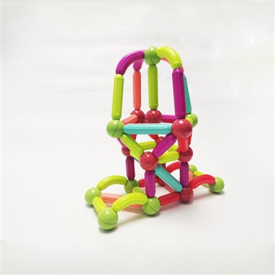 Mitmevärvilised magnetpulgad